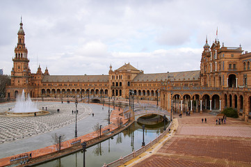 Budynki wokół Plaza de España w Sewilli. © sly10000