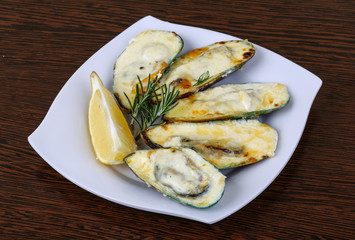 Mussels backed in cream sauce
