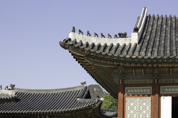 Fototapeta na wymiar Roof of Gyeongbokgung palace in Seoul, South Korea.