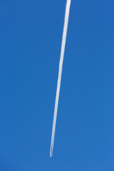 Fototapeta premium Airplanes leaving diagonal trace on a clear blue sky.