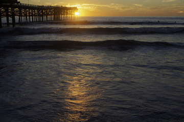 Naklejka premium sunset at pacific beach pier