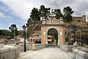 Obraz premium Alcantara Bridge in Toledo