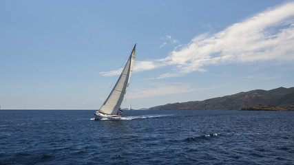 Obraz premium Sailing in the wind through the waves at the Sea.