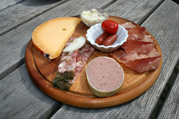 organic lifestyle urban vesperplatte shabby chic brotzeit sülze wurst käse