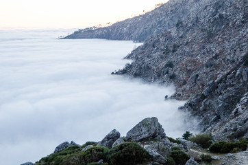 NIEBLA VALLE DEL TIETAR ALTA MONTAÑA