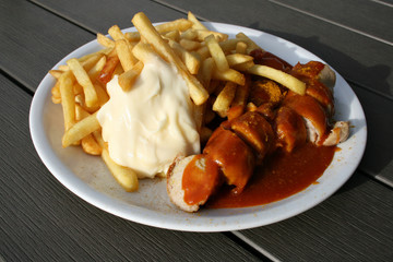 organic lifestyle currywurst pommes frites currysauce mayonaise