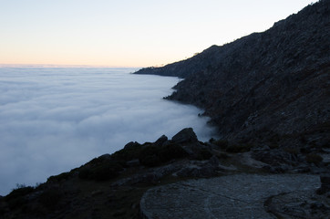 NIEBLA VALLE DEL TIETAR ALTA MONTAÑA