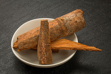 肉桂　シナモン　薬膳　 Cinnamon bark dishes prepared 