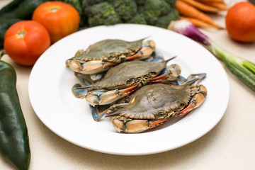 Raw blue crab with vegetables 2