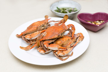 Boiled blue crabs with sauces 2