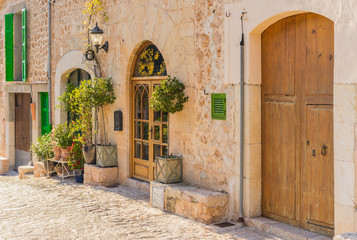 Fototapeta na wymiar Flowery decorated entrance of an mediterranean house