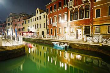 Obraz premium small canal in Venice