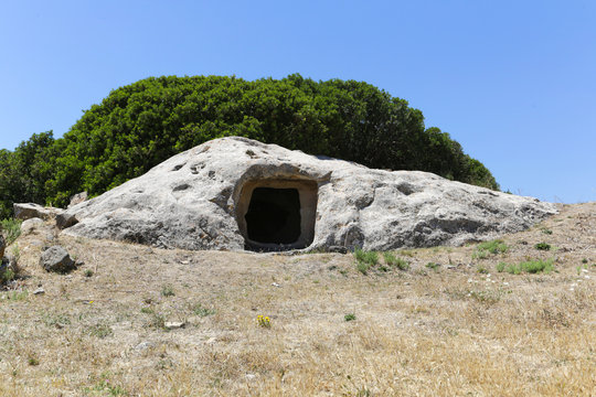 Tomb Sa Domu e S'Orcu