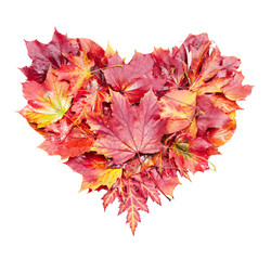 Herz aus Herbstblättern