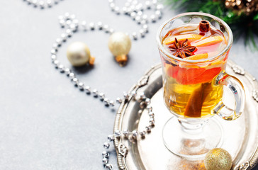 Mulled white wine with grapefruit 