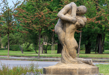 statue of a loving couple in a park in Prague