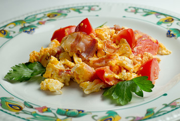 scrambled eggs with vegetables