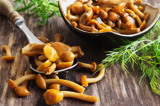 homemade marinated mushrooms