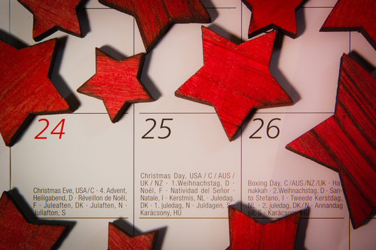 Weihnachten auf Kalender mit 11 roten Sternen
