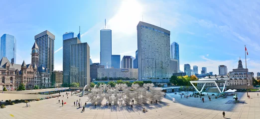 Fotobehang Uitzicht op de skyline van Toronto en Nathan Phillips Square in Toronto © Javen