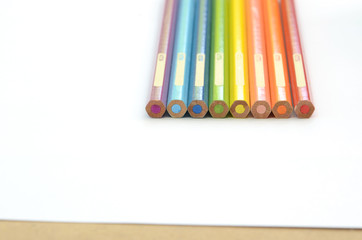 Obraz premium Rainbow pencils color vertical alignment isolated in white background