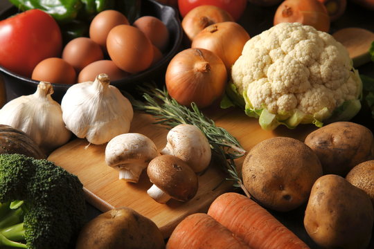野菜とパンの集合イメージ　Vegetables and baguette set image
