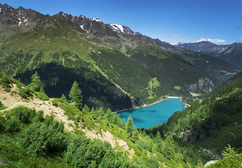 Fototapeta na wymiar Gebirgssee Lago di Pian Palu in den Alpen,Italien, Trail zum türkisen Stausee 
