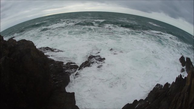 Film einer Brandung bei Doelan Bretagne mit Fisheye Objektiv