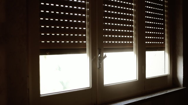 Rolling shutter sunny day open