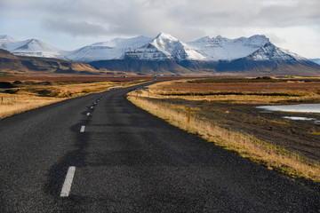 Route vide au début de l& 39 hiver de l& 39 Islande