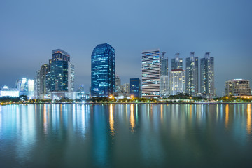 Obraz na płótnie Canvas Bangkok city downtown at night