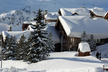 Savoie, hameau sous la neige à Val d'Isère, France