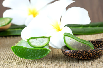Obraz na płótnie Canvas Aloe vera use in spa for skin care
