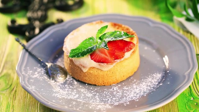 Motion, Food dessert food movement sprinkle with powdered sugar from semolina cake with strawberry and mint
