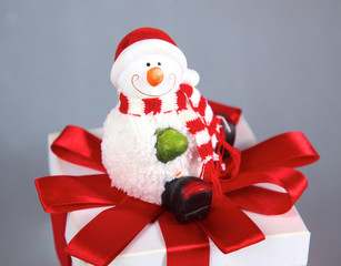 Cristal globe of the Earth on a Computer