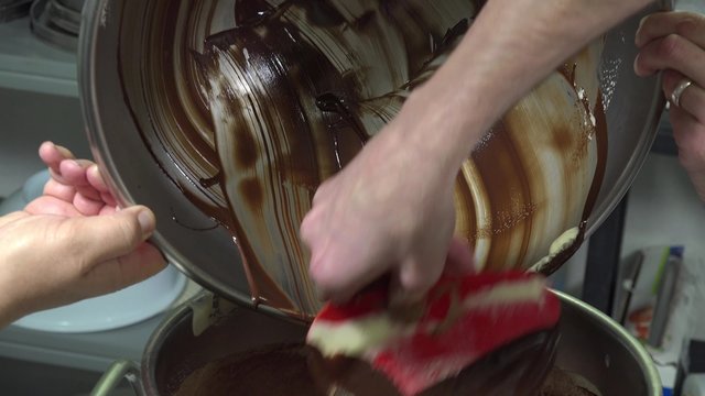 Preparation of a Yule log, pear and praline