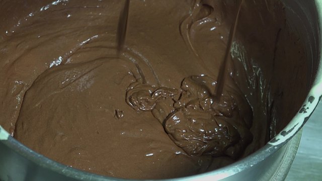 Preparation of a Yule log, pear and praline