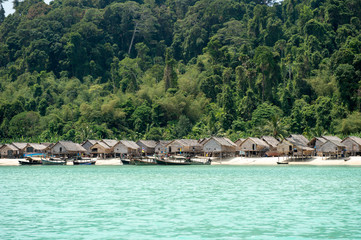 Obraz premium Morgan village view on the boat ,Thailand
