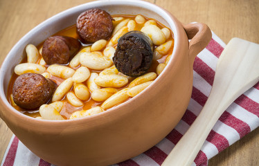 Puchero tradicional con fabada,Asturias
