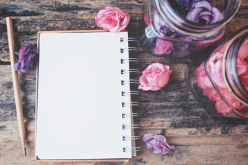 Blank notepad with vintage roses on the jar
