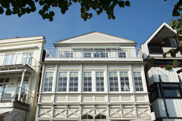 Gebäude an der Vorderreihe in Travemünde, Lübeck, Deutschland