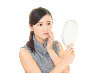 肌荒れが気になる女性