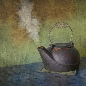 Retro steaming cast-iron Kettle