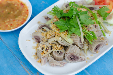 pork chitterlings boil with spicy sauce