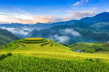 Papier Peint photo autocollant Mu Cang Chai Sunrise over terraced rice paddy in Mu Cang Chai district of Yen Bai province, highland 