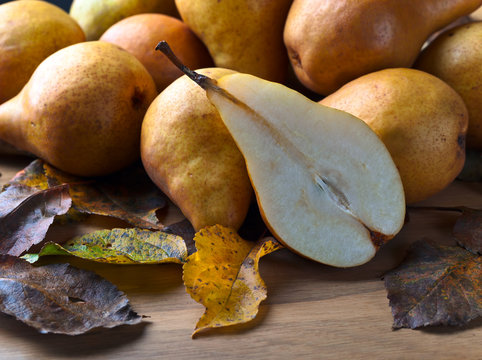  pears on wooden table