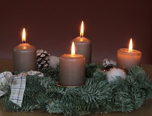 Adventskranz mit 4 Flammen