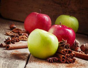Fresh red and green apples, cinnamon sticks, ground cinnamon, an