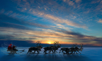 Santa Claus and his reindeer © Vladimir Melnikov