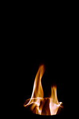 z&uuml;ngelnde Flammen